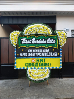 Papan Bunga Duka di Makawidey
